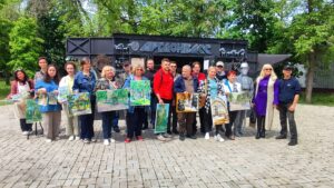 Художники на вернисаже в "Донецкой наковальне".